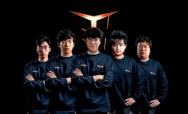 尤其是与中 尤其是与中