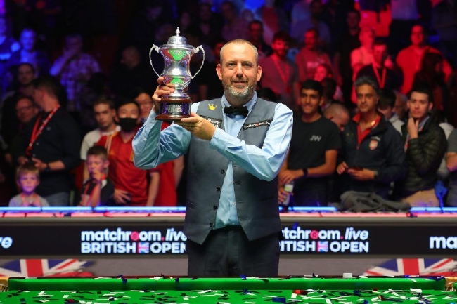 对中场球员 对中场球员